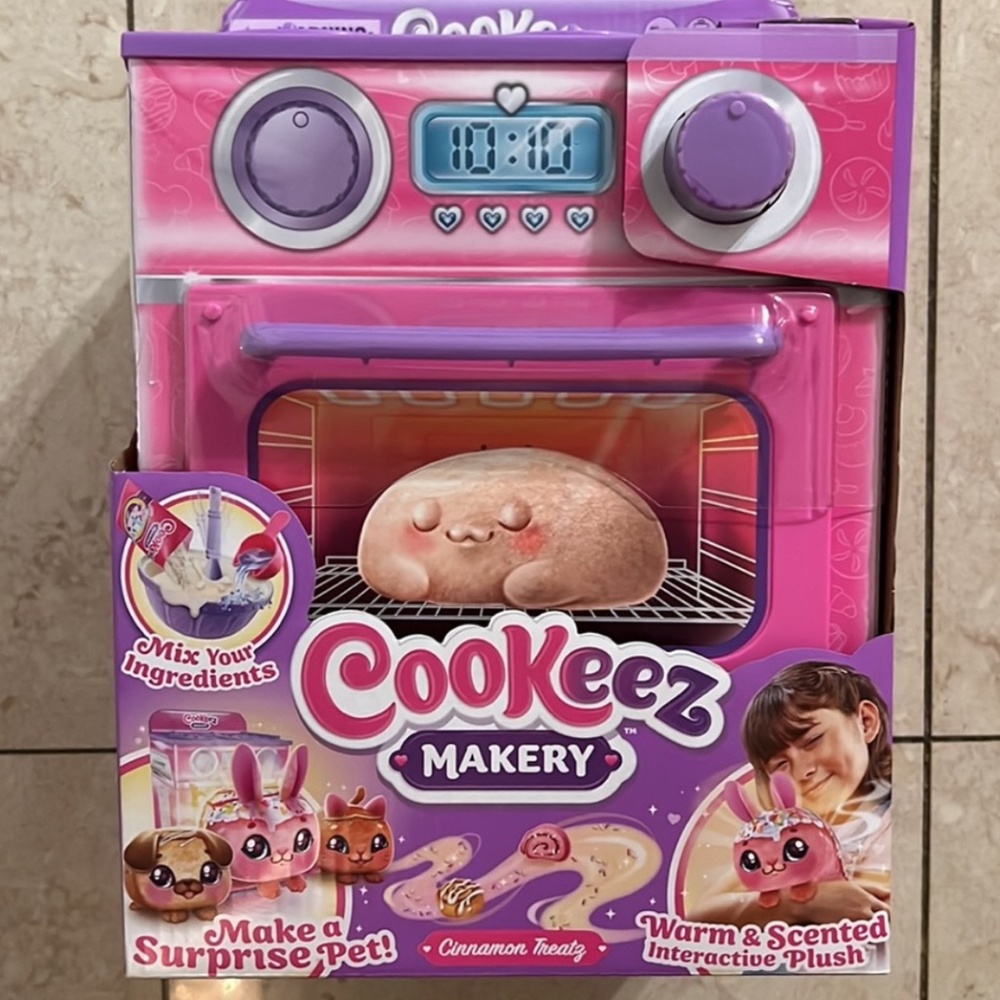 COOKEEZ Makery CINNAMON TREATZ Oven Mix & Bake SURPRISE Plush Pet